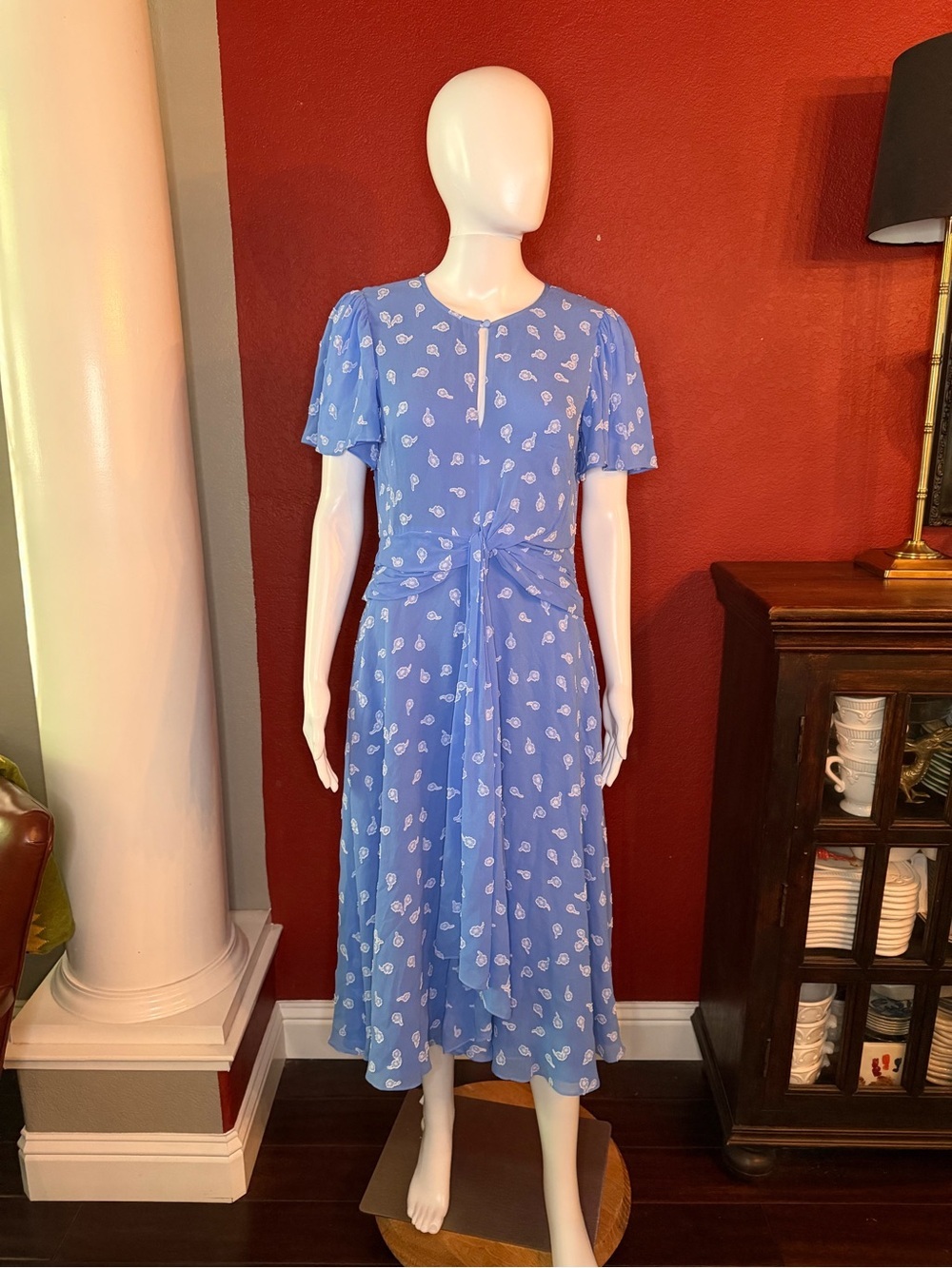 Shoshanna Blue & White Abstract Floral Print Flutter Sleeve Midi Dress. Size 6